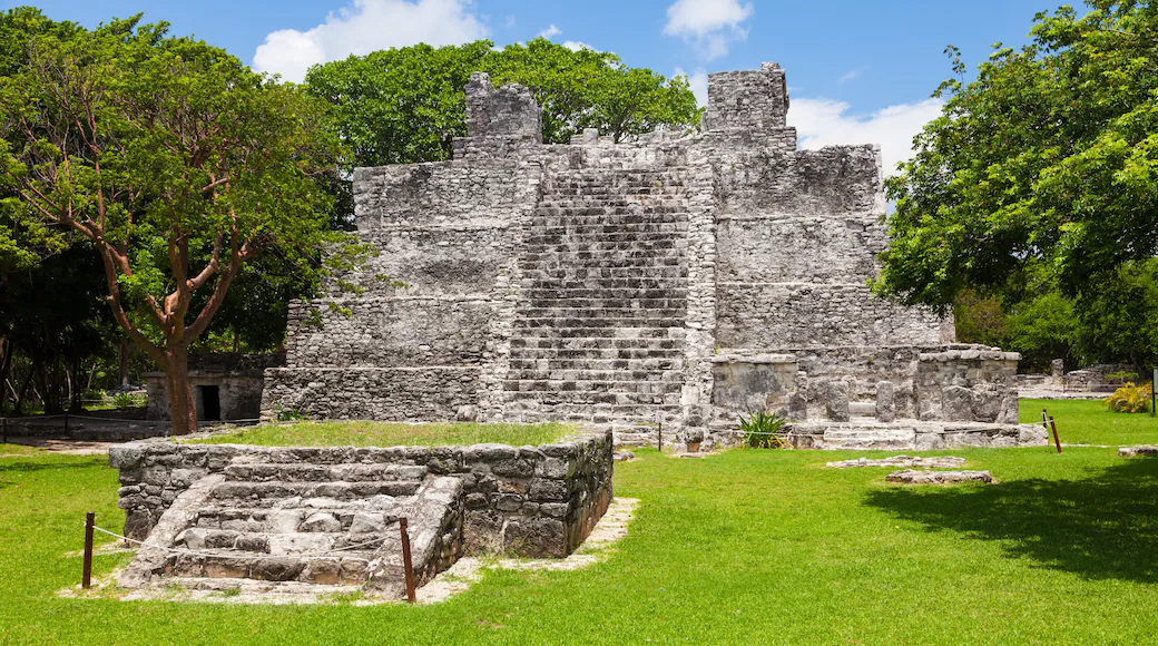 Ruta arqueológica maya desde Cancún