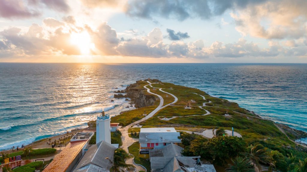 Punta Sur Isla Mujeres acantilados y mar Caribe